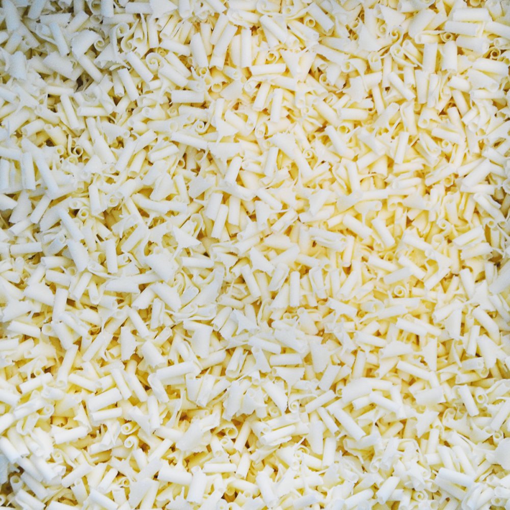 White Chocolate Blossoms 4 kg – White Chocolate Curls – Chocolate Decorations – Vita Chokladspån